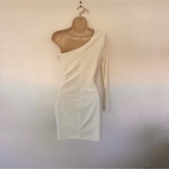 Superdown Revolve White One-Shoulder Long Sleeve Dress Cutout Size Medium - Picture 4 of 7